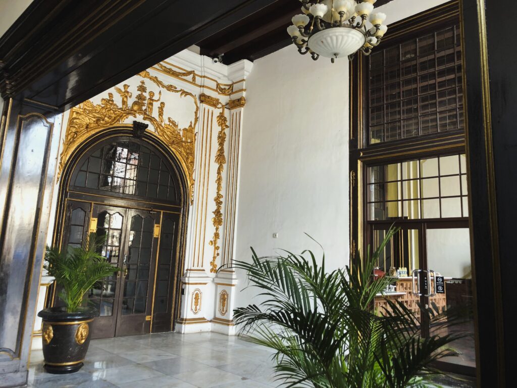 Interior pada gedung Toko Merah